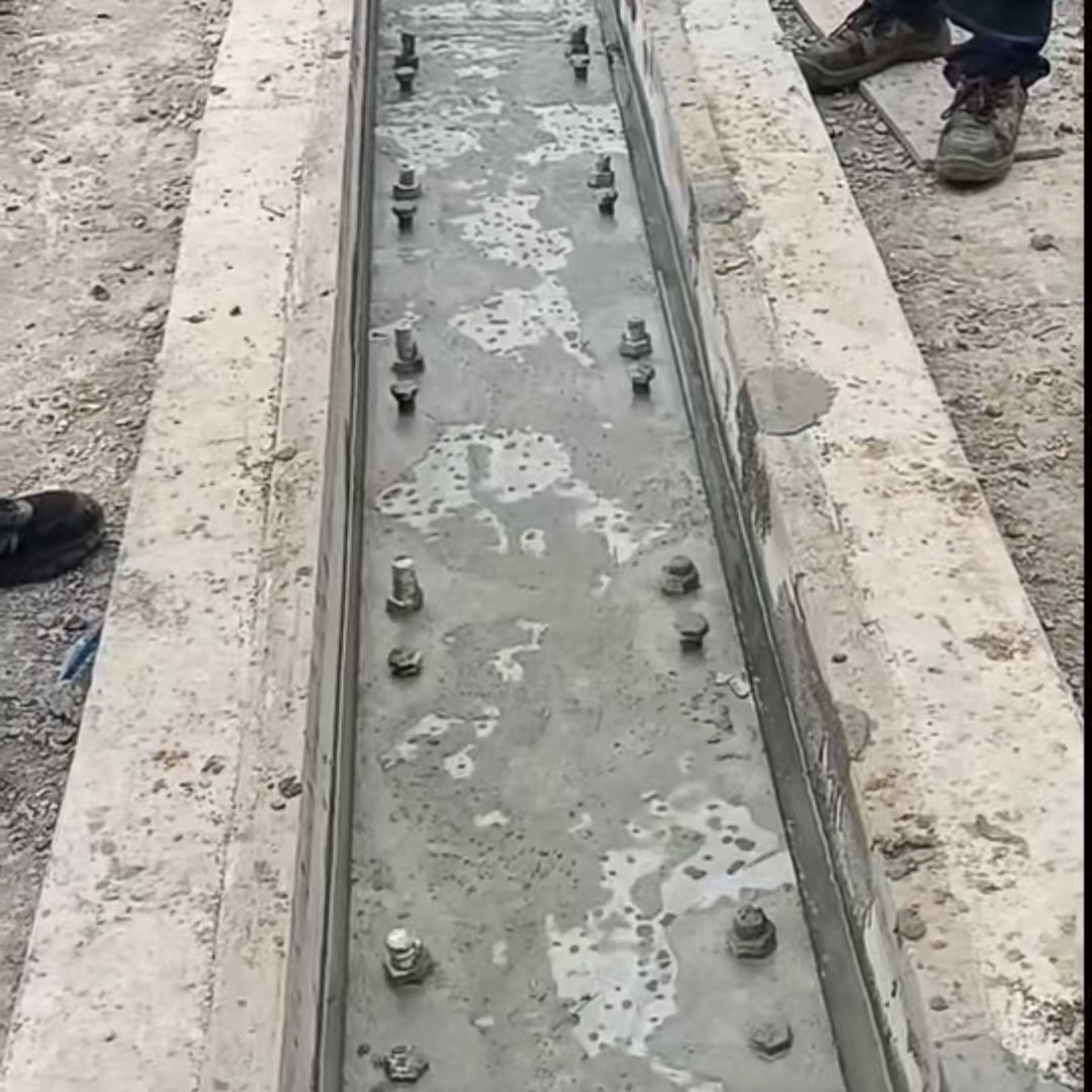 柳南港口码头起重机龙门吊重型机械设备稳固用早强快凝轨道胶泥